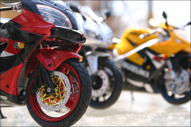 close-up-shot-of-model-bikes-1536853-639x426-1.jpg